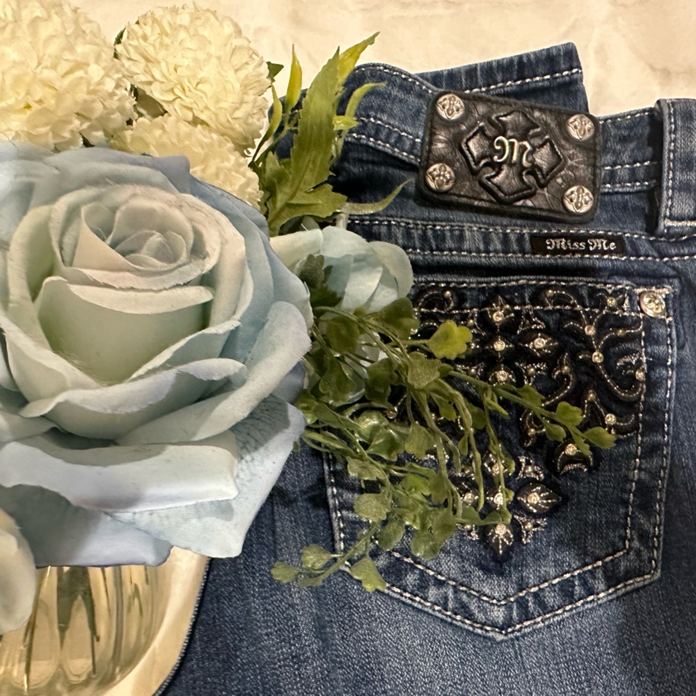 **Miss Me Women's Skinny Jeans – Size 29, Bedazzled Back Pockets**